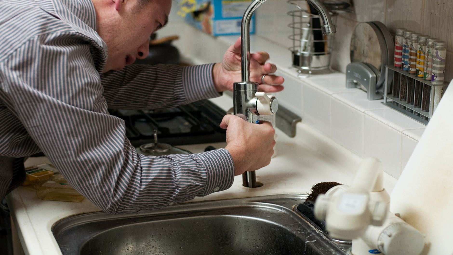 faucet repair or replacement service