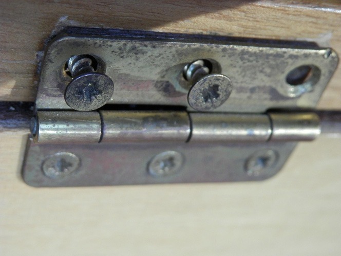 Loose hinge screws